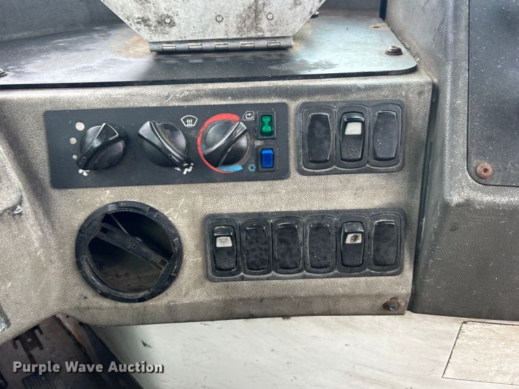 image for item EG1297 2016 Kalmar yard truck