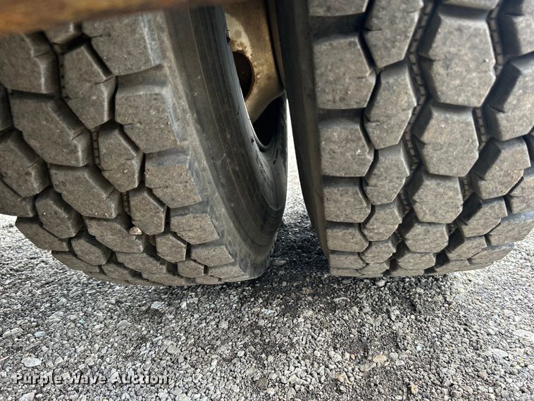 image for item EG1297 2016 Kalmar yard truck