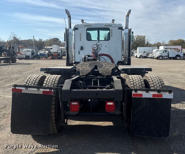 image for item EG1745 2007 International 9900i semi truck