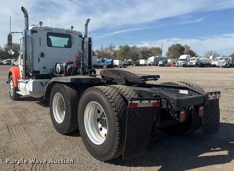 image for item EG1745 2007 International 9900i semi truck