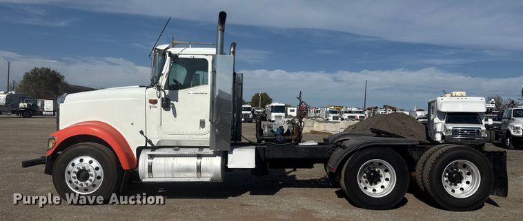 image for item EG1745 2007 International 9900i semi truck