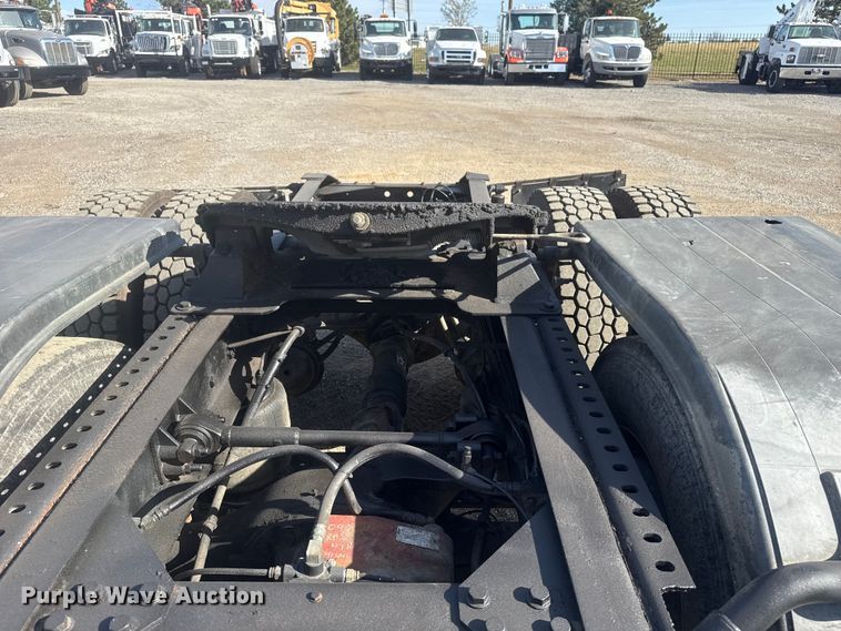 image for item EG1745 2007 International 9900i semi truck