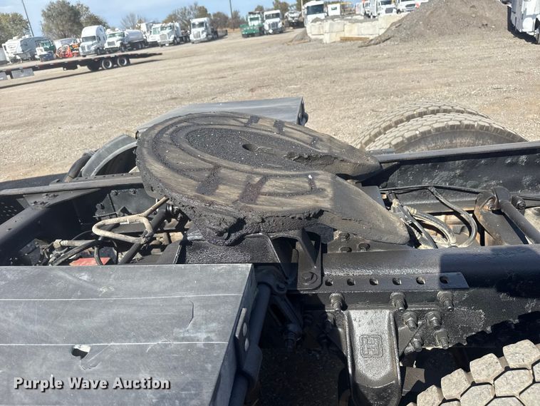 image for item EG1745 2007 International 9900i semi truck