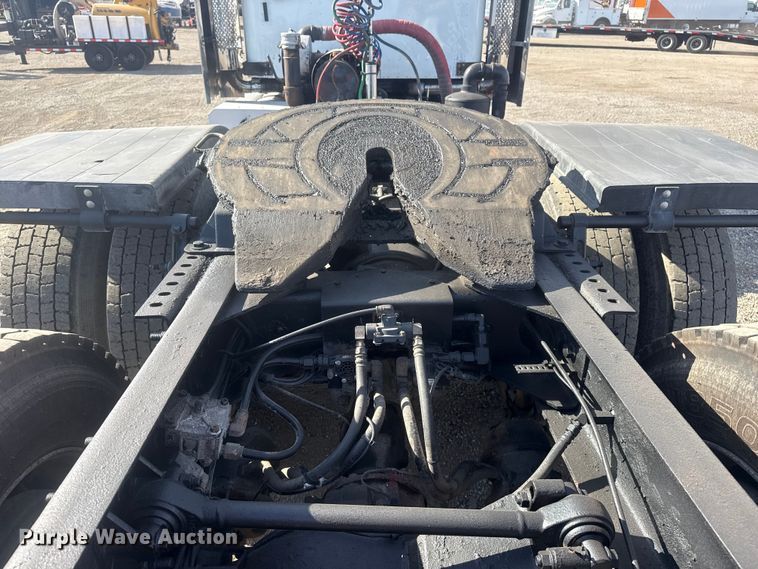 image for item EG1745 2007 International 9900i semi truck