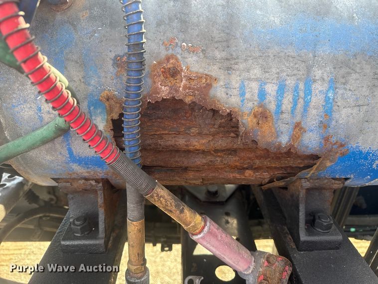 image for item EG1745 2007 International 9900i semi truck