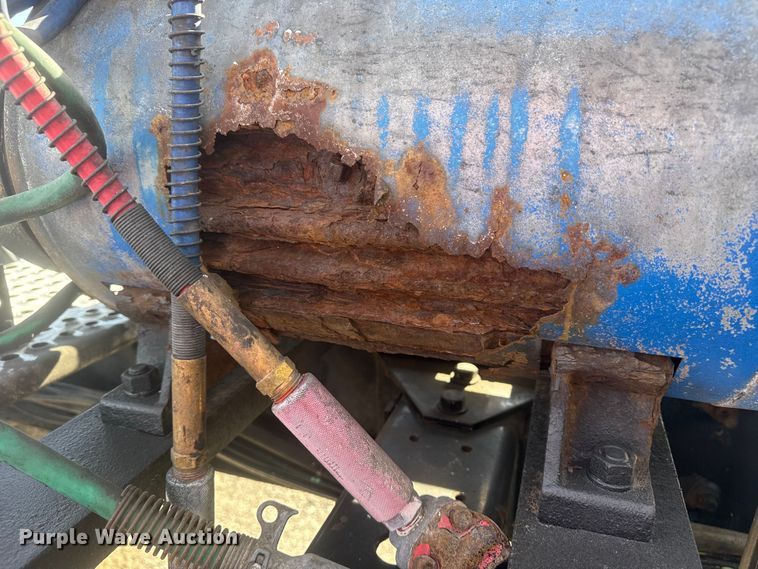 image for item EG1745 2007 International 9900i semi truck