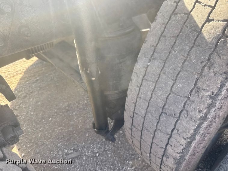 image for item EG1745 2007 International 9900i semi truck