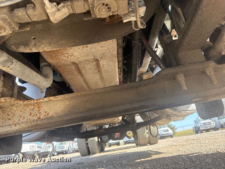 image for item EG1745 2007 International 9900i semi truck