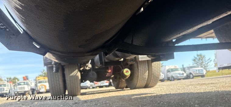 image for item EG1745 2007 International 9900i semi truck