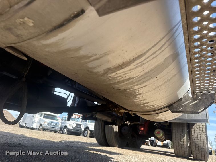 image for item EG1745 2007 International 9900i semi truck