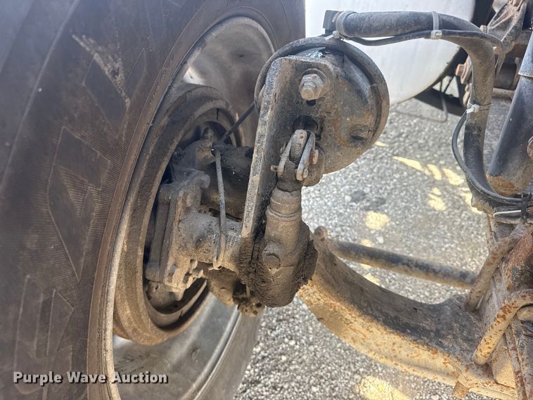 image for item EG1745 2007 International 9900i semi truck