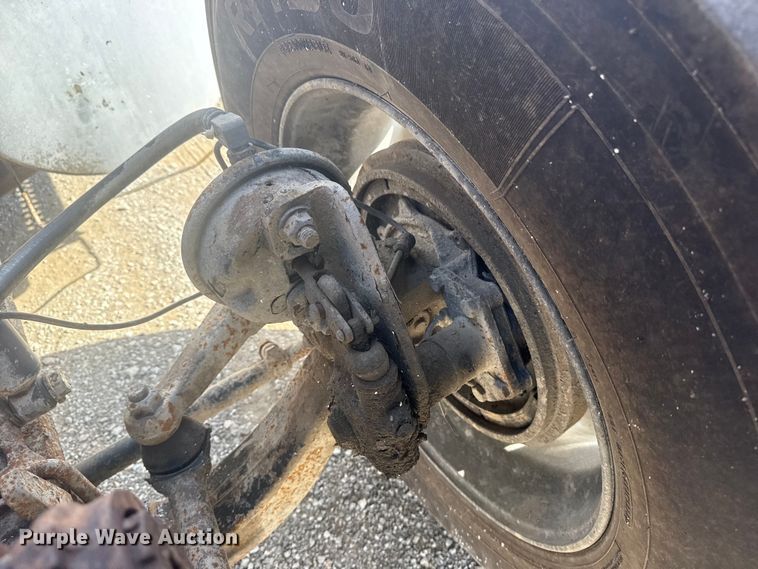 image for item EG1745 2007 International 9900i semi truck