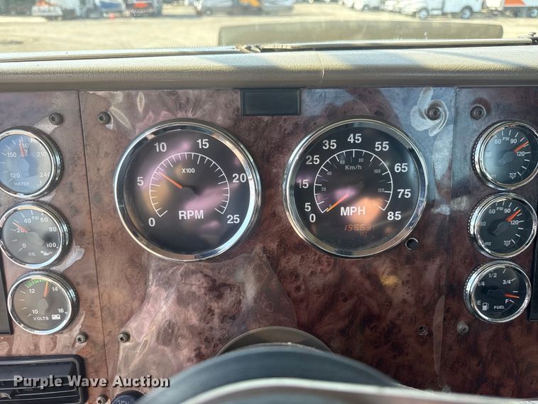 image for item EG1745 2007 International 9900i semi truck