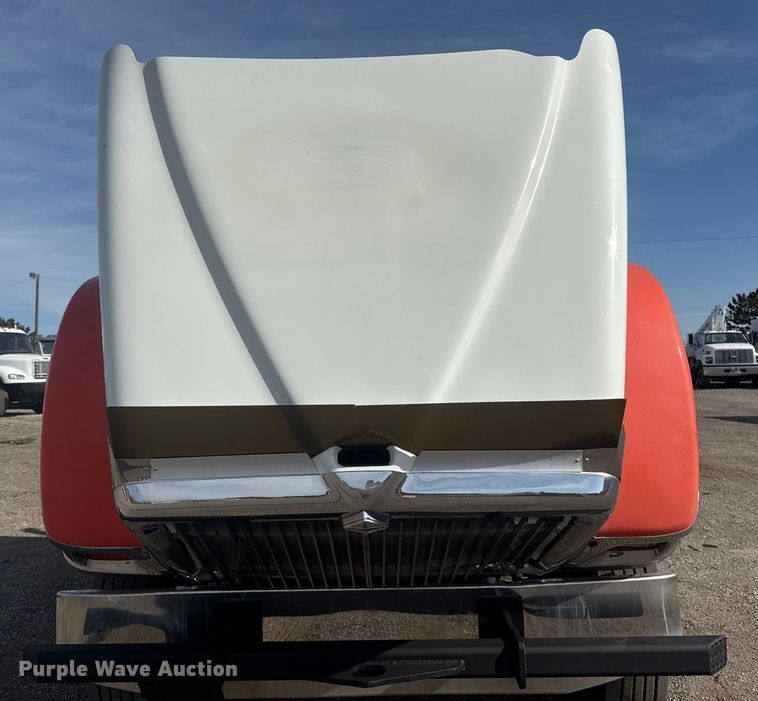 image for item EG1745 2007 International 9900i semi truck