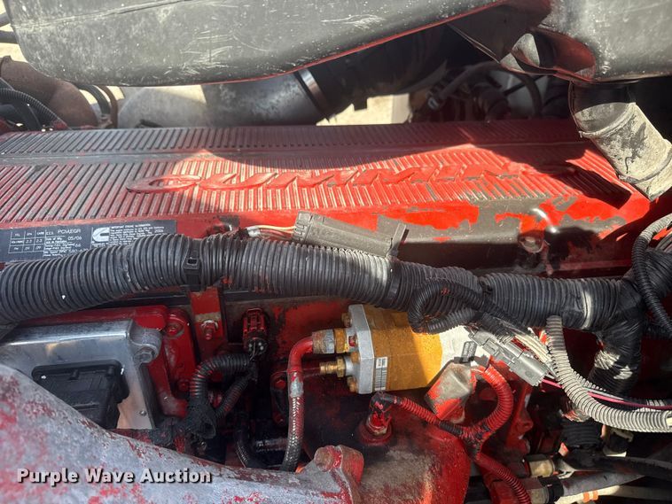 image for item EG1745 2007 International 9900i semi truck