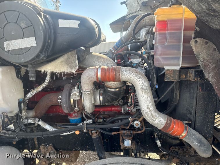 image for item EG1745 2007 International 9900i semi truck