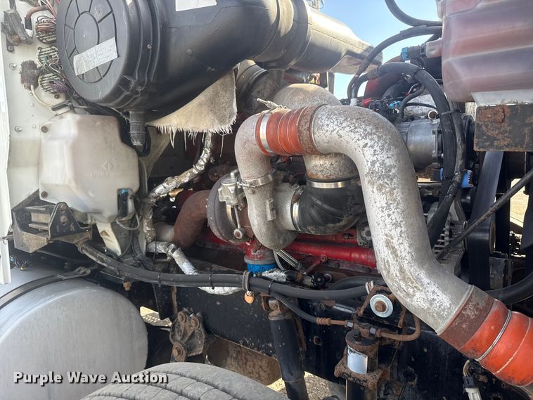 image for item EG1745 2007 International 9900i semi truck