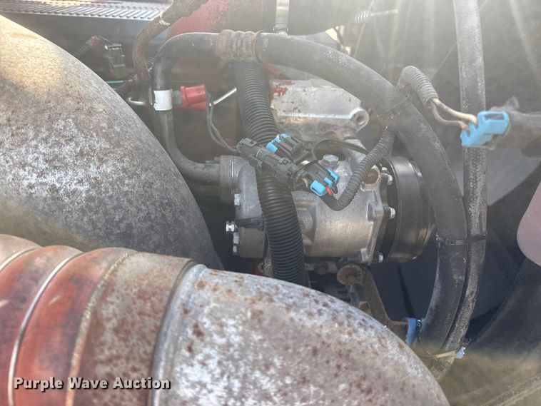 image for item EG1745 2007 International 9900i semi truck