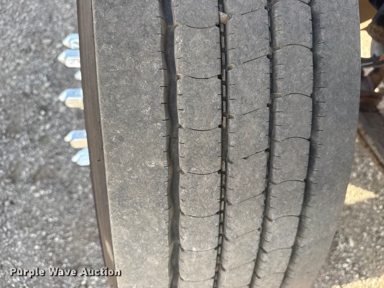 image for item EG1745 2007 International 9900i semi truck