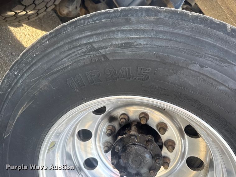 image for item EG1745 2007 International 9900i semi truck