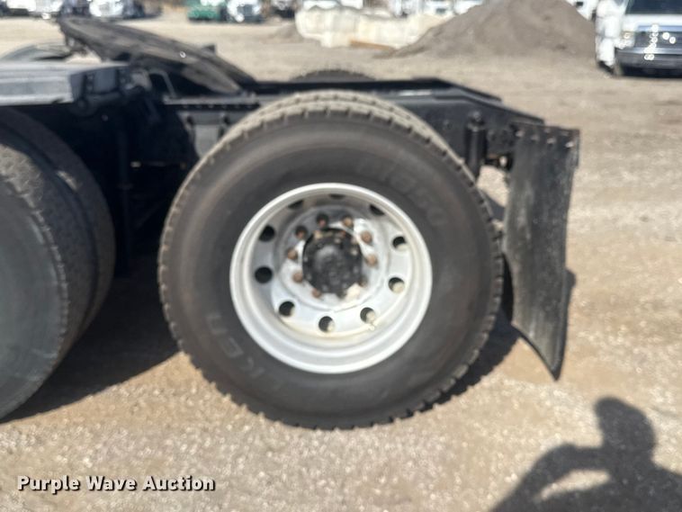 image for item EG1745 2007 International 9900i semi truck