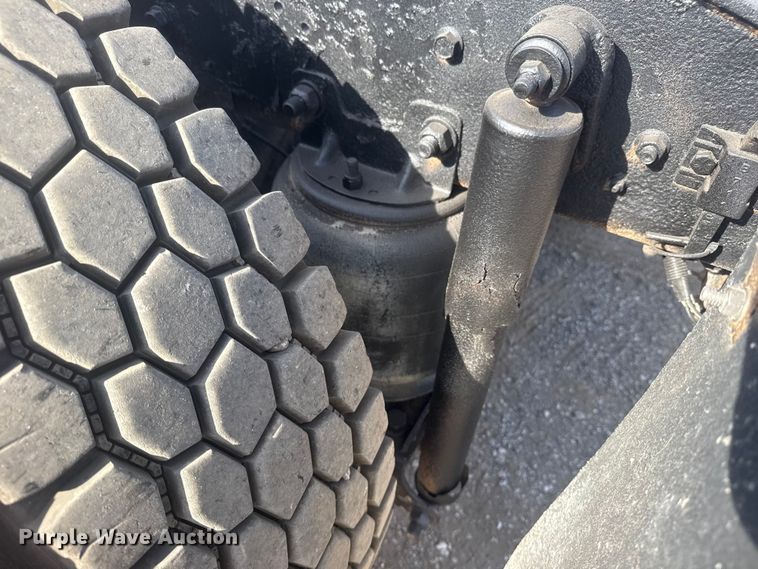 image for item EG1745 2007 International 9900i semi truck