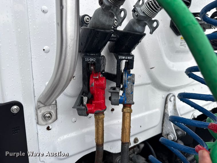 image for item EG1944 2014 Freightliner Cascadia 125 semi truck