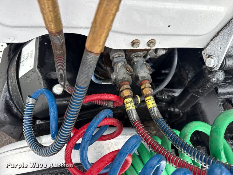 image for item EG1944 2014 Freightliner Cascadia 125 semi truck