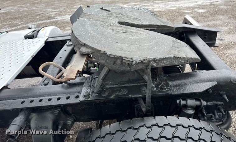 image for item EG1944 2014 Freightliner Cascadia 125 semi truck