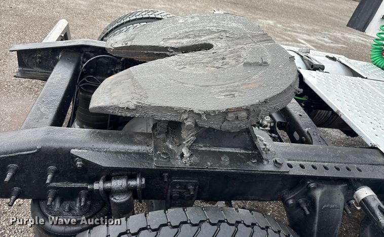 image for item EG1944 2014 Freightliner Cascadia 125 semi truck