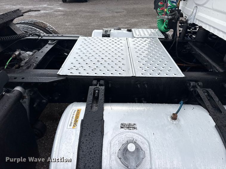 image for item EG1944 2014 Freightliner Cascadia 125 semi truck