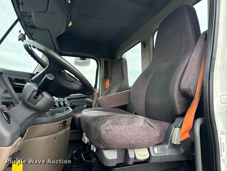 image for item EG1944 2014 Freightliner Cascadia 125 semi truck