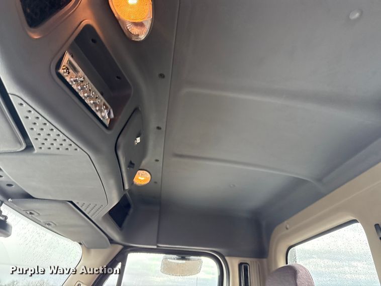 image for item EG1944 2014 Freightliner Cascadia 125 semi truck