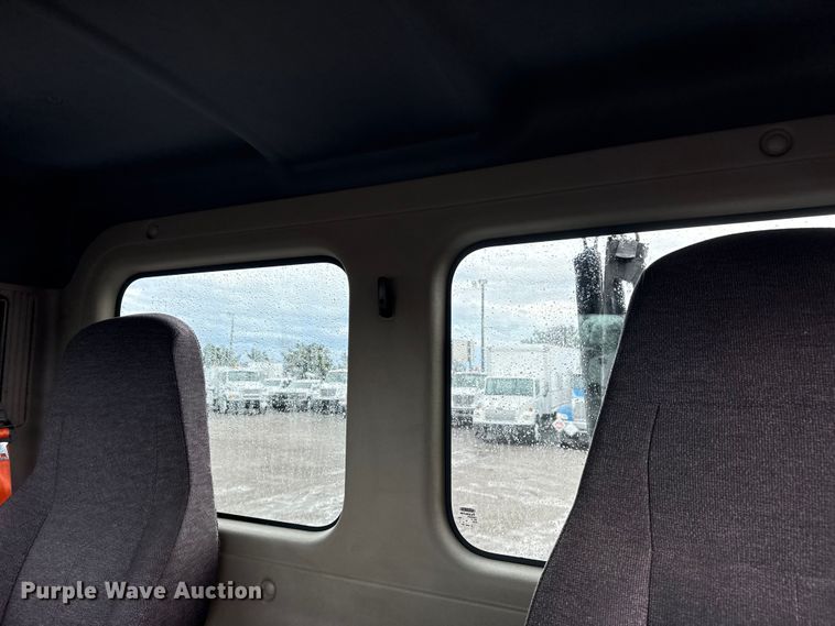 image for item EG1944 2014 Freightliner Cascadia 125 semi truck