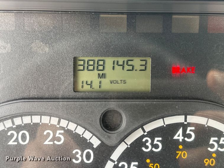 image for item EG1944 2014 Freightliner Cascadia 125 semi truck