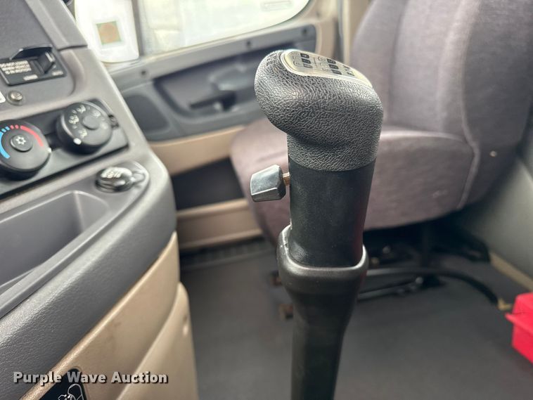 image for item EG1944 2014 Freightliner Cascadia 125 semi truck