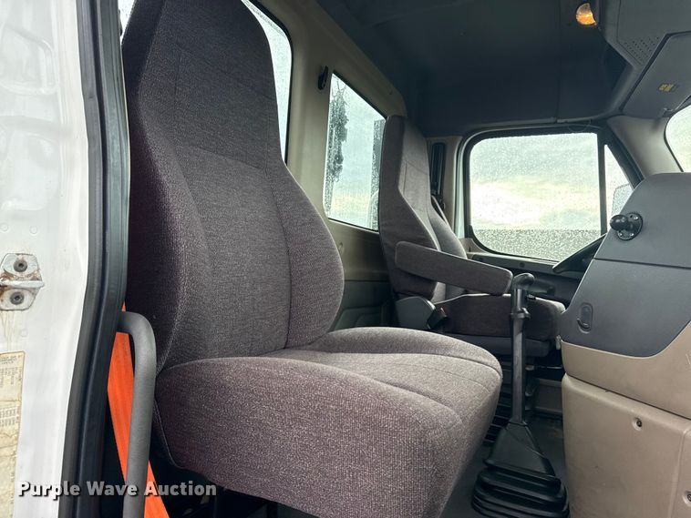 image for item EG1944 2014 Freightliner Cascadia 125 semi truck