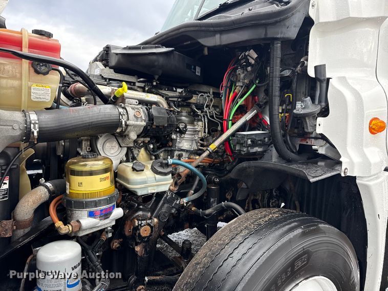 image for item EG1944 2014 Freightliner Cascadia 125 semi truck