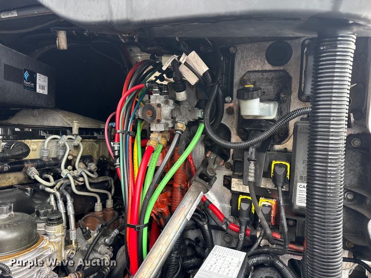 image for item EG1944 2014 Freightliner Cascadia 125 semi truck