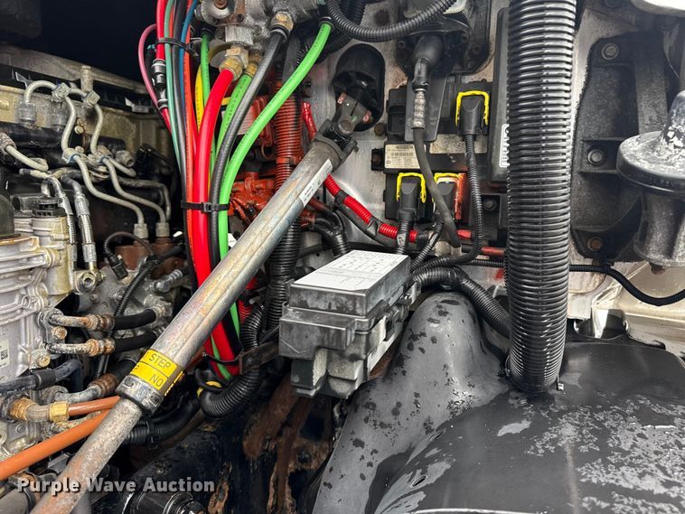 image for item EG1944 2014 Freightliner Cascadia 125 semi truck