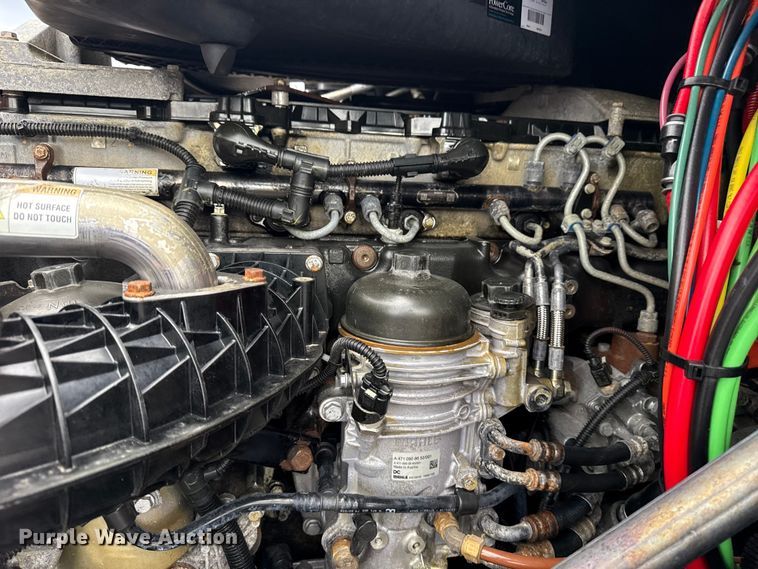 image for item EG1944 2014 Freightliner Cascadia 125 semi truck