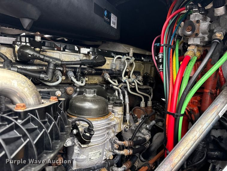 image for item EG1944 2014 Freightliner Cascadia 125 semi truck