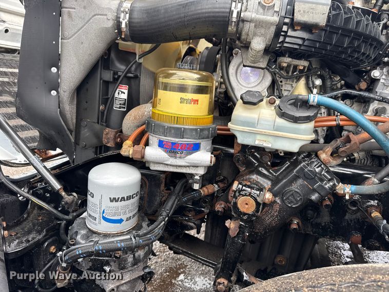 image for item EG1944 2014 Freightliner Cascadia 125 semi truck