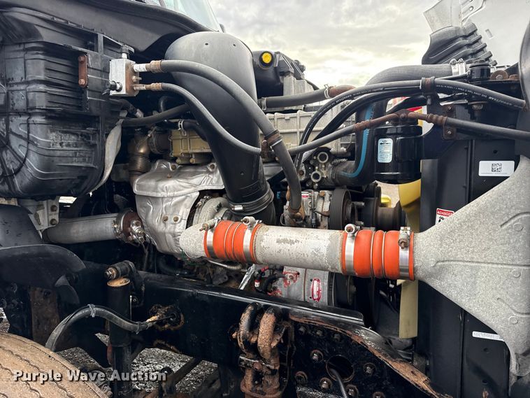 image for item EG1944 2014 Freightliner Cascadia 125 semi truck