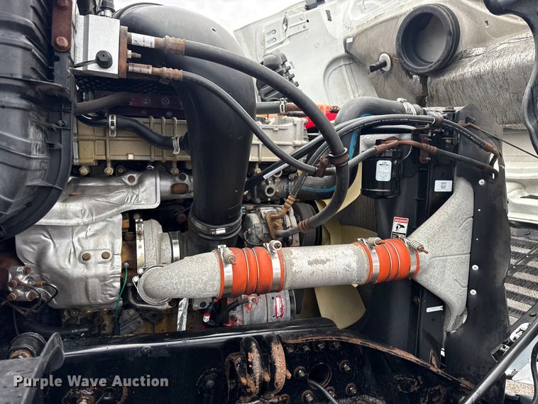 image for item EG1944 2014 Freightliner Cascadia 125 semi truck