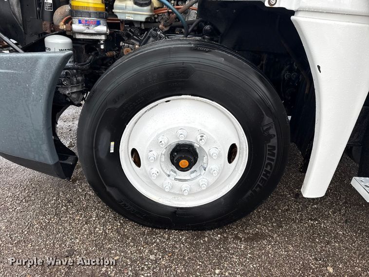 image for item EG1944 2014 Freightliner Cascadia 125 semi truck