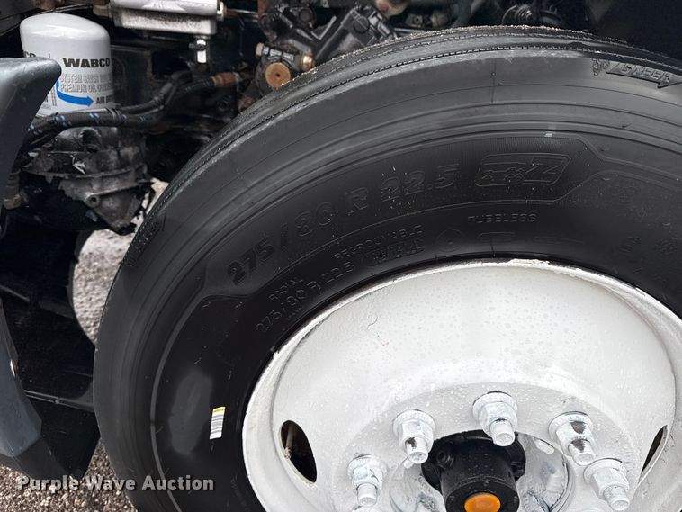 image for item EG1944 2014 Freightliner Cascadia 125 semi truck