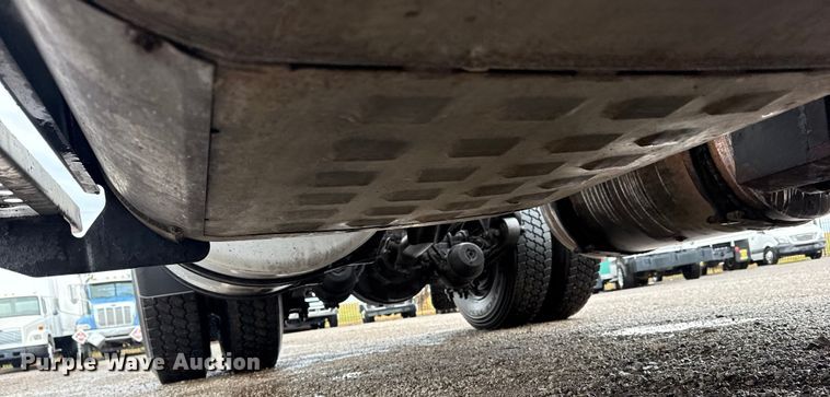 image for item EG1944 2014 Freightliner Cascadia 125 semi truck