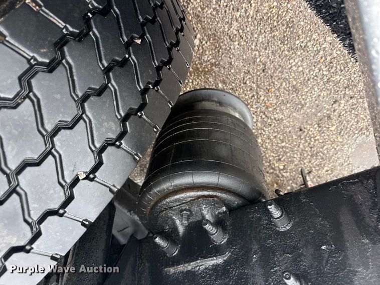 image for item EG1944 2014 Freightliner Cascadia 125 semi truck