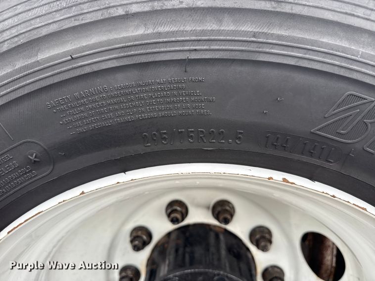 image for item EG1944 2014 Freightliner Cascadia 125 semi truck